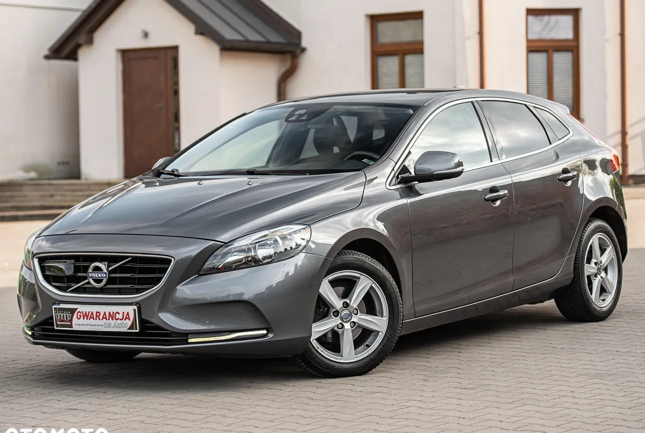 Volvo V40 cena 36900 przebieg: 233244, rok produkcji 2013 z Szczucin małe 436